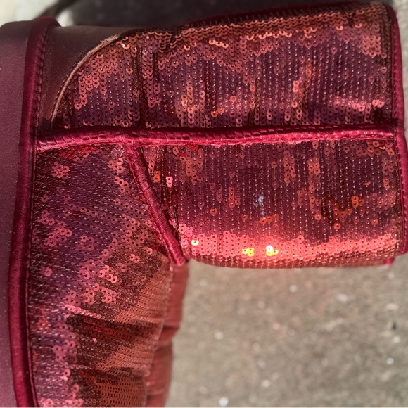 UGG Australia Sequin Sheepskin Boots Red - Picture 5 of 7